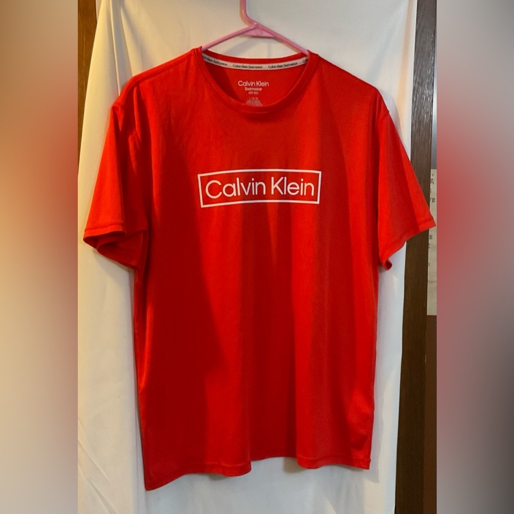 Calvin Klein Swimwear:  Men Red swim shirt very soft large  ( UPF 40+) on sleeve